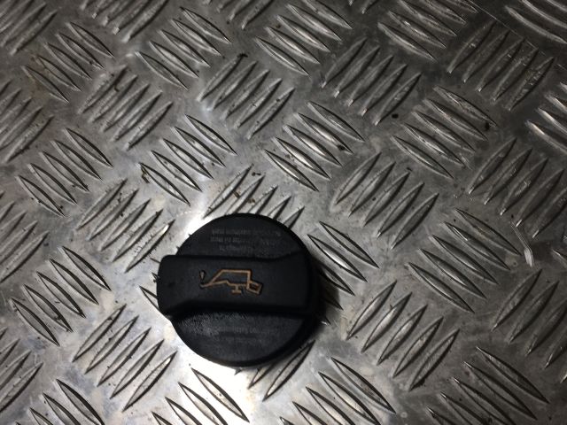 bontott AUDI A6 C5 Olajbeöntő Sapka