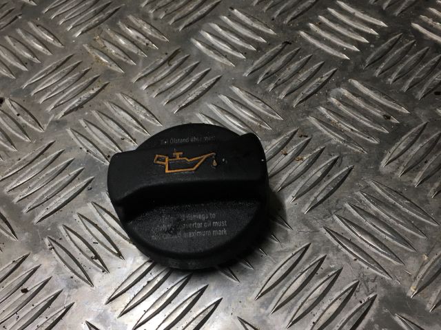 bontott AUDI A6 C5 Olajbeöntő Sapka