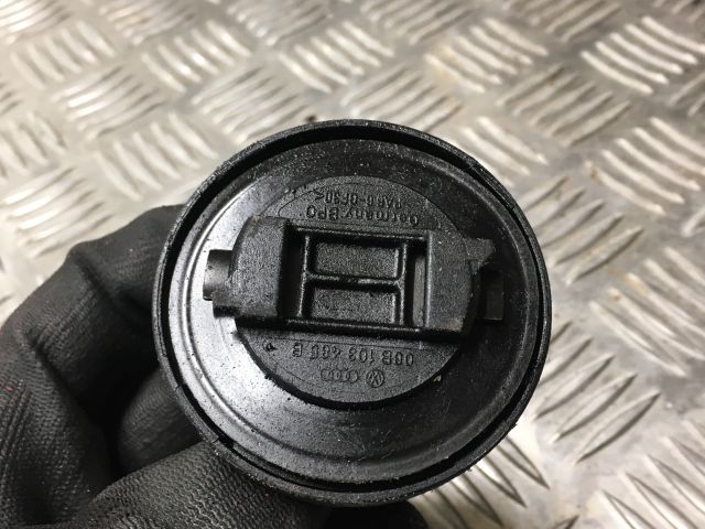 bontott AUDI A6 C5 Olajbeöntő Sapka