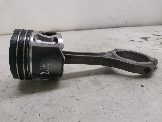 bontott AUDI A6 C5 Dugattyú és Hajtókar