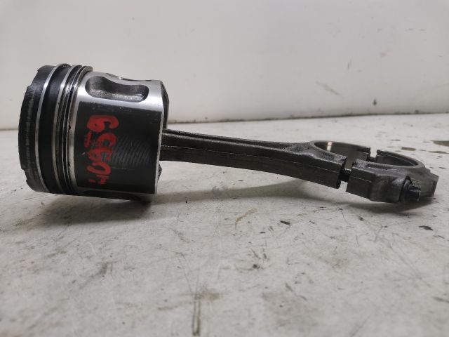 bontott AUDI A6 C5 Dugattyú és Hajtókar