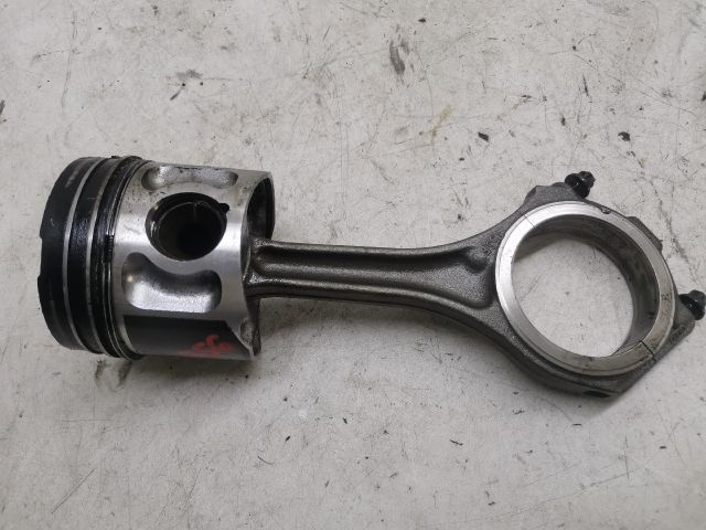 bontott AUDI A6 C5 Dugattyú és Hajtókar