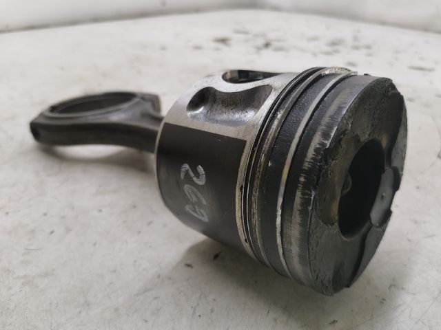 bontott AUDI A6 C5 Dugattyú és Hajtókar