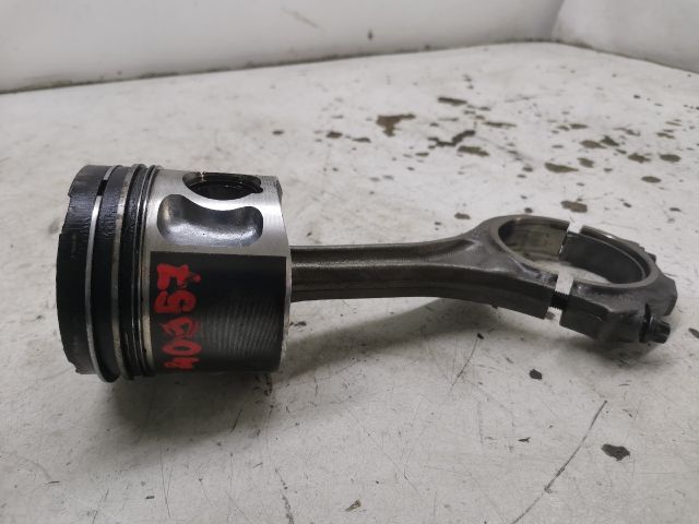 bontott AUDI A6 C5 Dugattyú és Hajtókar