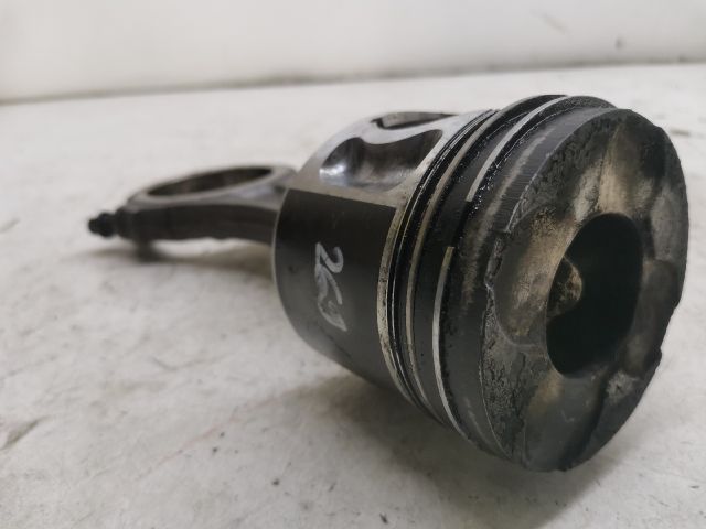 bontott AUDI A6 C5 Dugattyú és Hajtókar