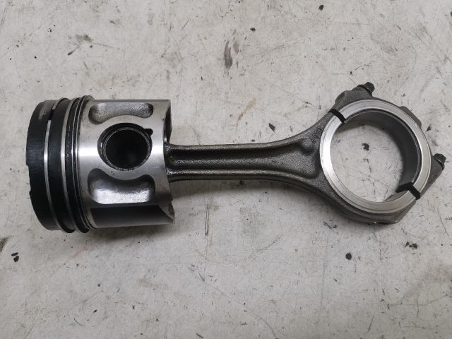 bontott AUDI A6 C5 Dugattyú és Hajtókar