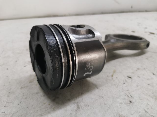 bontott AUDI A6 C5 Dugattyú és Hajtókar