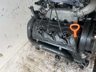 bontott AUDI A6 C5 Motor (Fűzött blokk hengerfejjel)