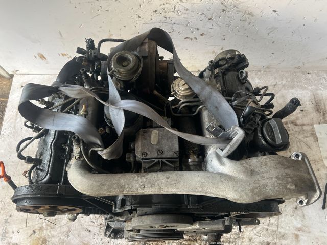 bontott AUDI A6 C5 Motor (Fűzött blokk hengerfejjel)