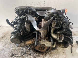 bontott AUDI A6 C5 Motor (Fűzött blokk hengerfejjel)