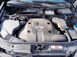 bontott AUDI A6 C5 Motor (Fűzött blokk hengerfejjel)