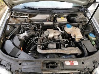 bontott AUDI A6 C5 Motor (Fűzött blokk hengerfejjel)