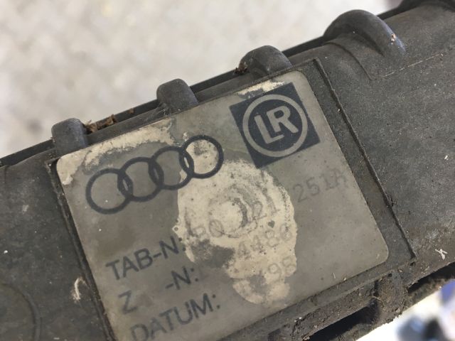 bontott AUDI A6 C5 Vízhűtő Radiátor (Klímás)