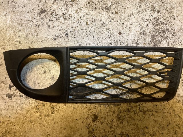 bontott AUDI A6 C5 Jobb Ködlámpa Rács