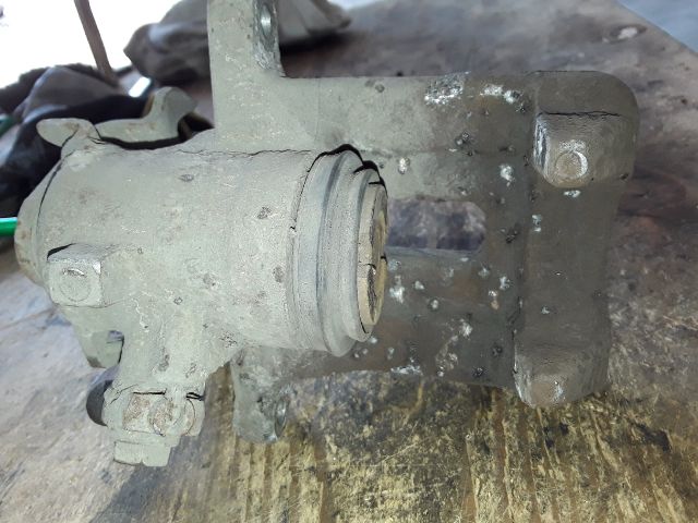 bontott AUDI A6 C5 Bal hátsó Féknyereg Munkahengerrel