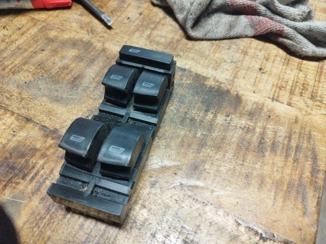 bontott AUDI A6 C5 Ablakemelő Kapcsoló Négyes / Kettes