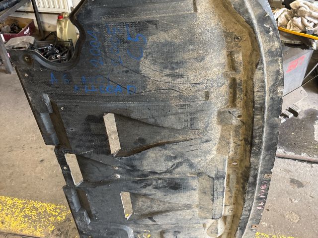 bontott AUDI A6 C5 Alsó Motorburkolat