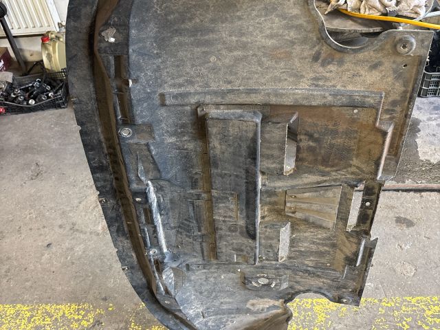 bontott AUDI A6 C5 Alsó Motorburkolat