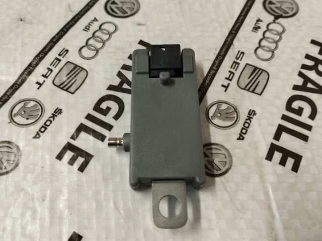 bontott AUDI A6 C5 Antenna Erősítő