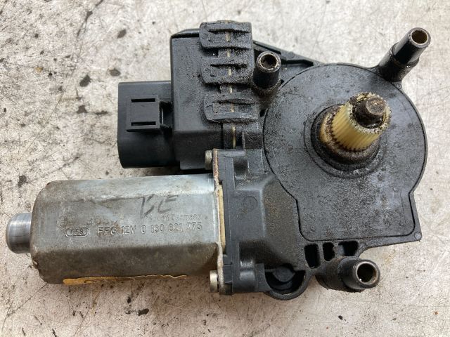 bontott AUDI A6 C5 Bal első Ablakemelő Motor