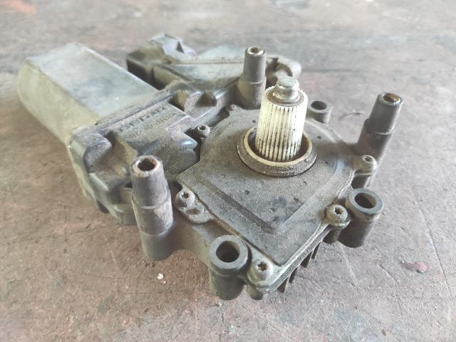 bontott AUDI A6 C5 Bal első Ablakemelő Motor