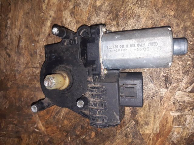bontott AUDI A6 C5 Bal első Ablaktörlő Motor