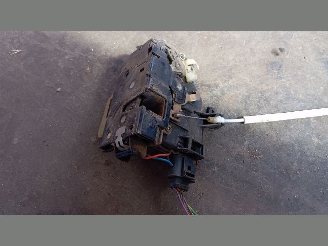 bontott AUDI A6 C5 Bal első Ajtózár