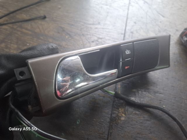 bontott AUDI A6 C5 Bal első Belső Kilincs