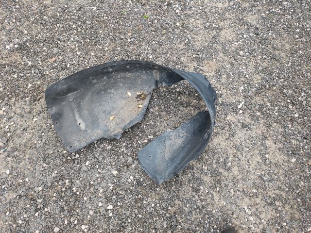 bontott AUDI A6 C5 Bal első Dobbetét (Kerékjárati, Műanyag)