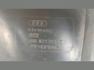 bontott AUDI A6 C5 Bal első Dobbetét (Kerékjárati, Műanyag)