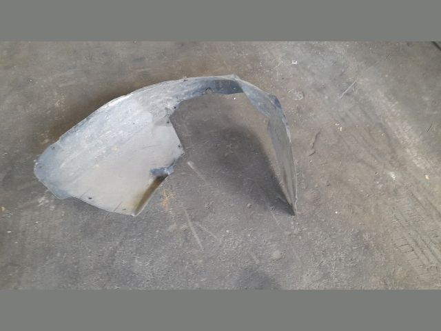 bontott AUDI A6 C5 Bal első Dobbetét (Kerékjárati, Műanyag)