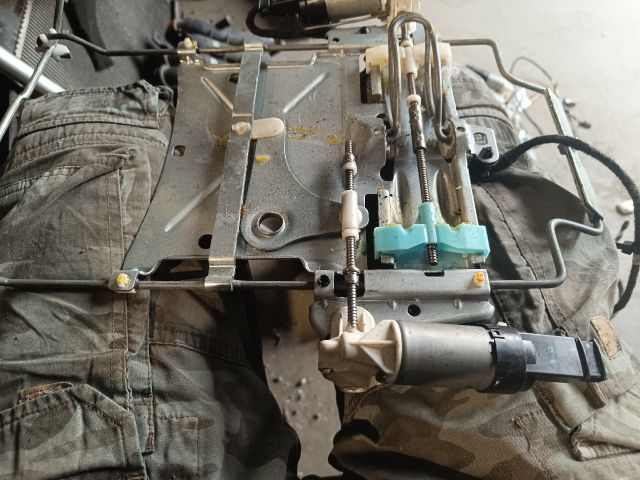 bontott AUDI A6 C5 Bal első Gerinctámasz