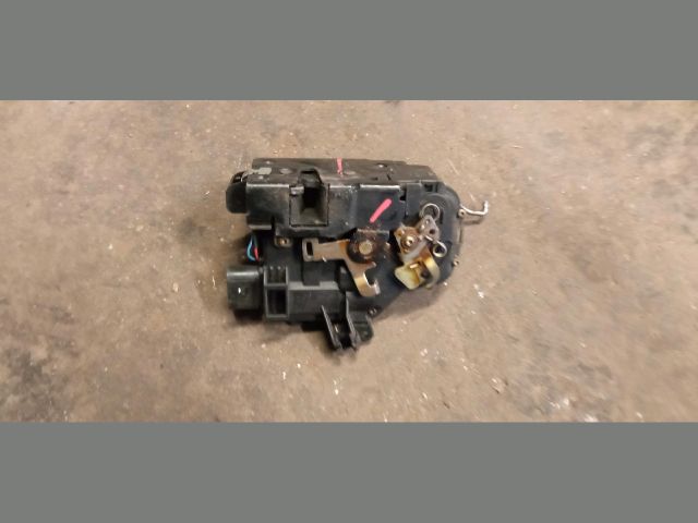 bontott AUDI A6 C5 Bal első Központizár Motor