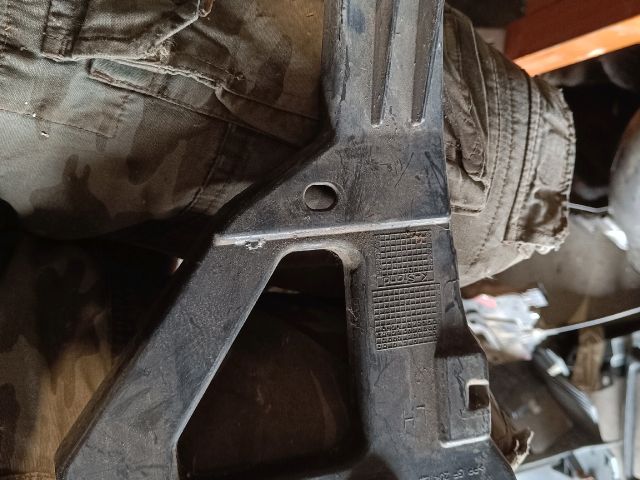 bontott AUDI A6 C5 Bal első Lökhárító Tartó (Műanyag)