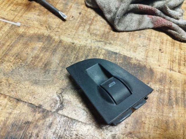 bontott AUDI A6 C5 Bal hátsó Ablakemelő Kapcsoló