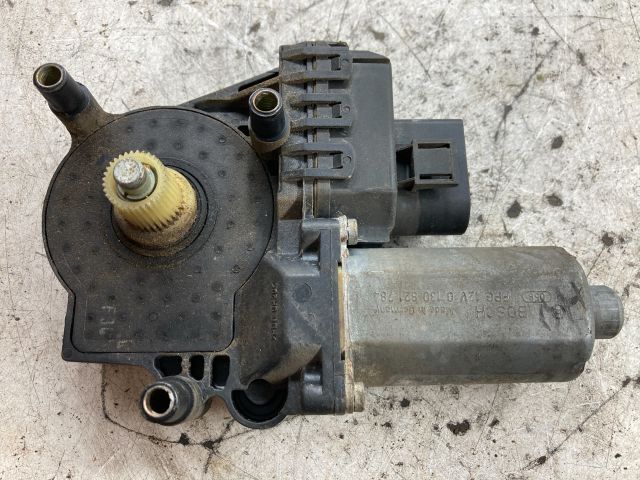 bontott AUDI A6 C5 Bal hátsó Ablakemelő Motor