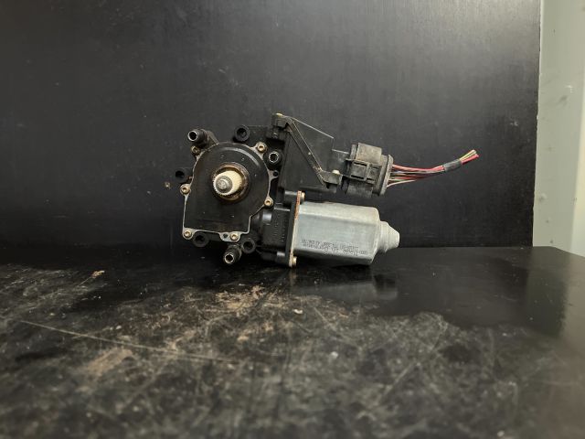 bontott AUDI A6 C5 Bal hátsó Ablakemelő Motor