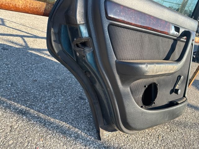 bontott AUDI A6 C5 Bal hátsó Ajtó (Részeivel)