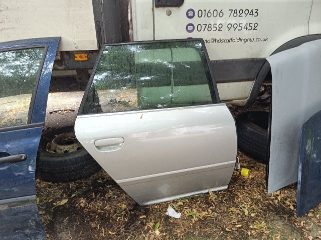 bontott AUDI A6 C5 Bal hátsó Ajtó (Részeivel)