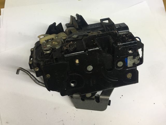 bontott AUDI A6 C5 Bal hátsó Ajtózár