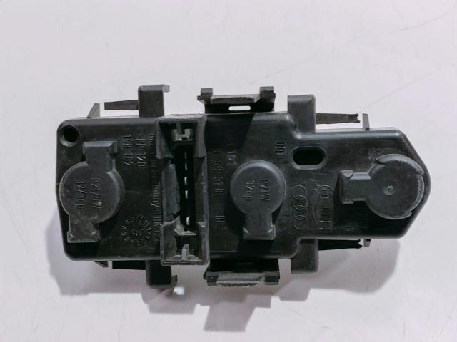 bontott AUDI A6 C5 Bal Hátsó Lámpa Foglalat