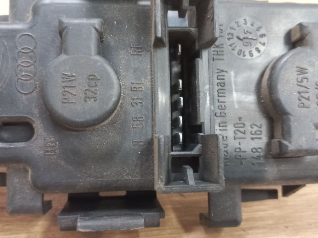 bontott AUDI A6 C5 Bal Hátsó Lámpa Foglalat