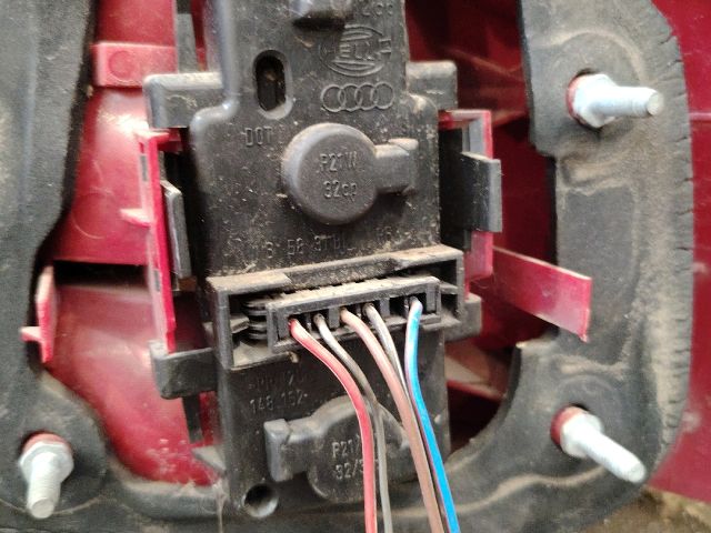 bontott AUDI A6 C5 Bal Hátsó Lámpa