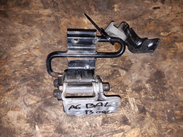 bontott AUDI A6 C5 Bal hátsó Zsanér