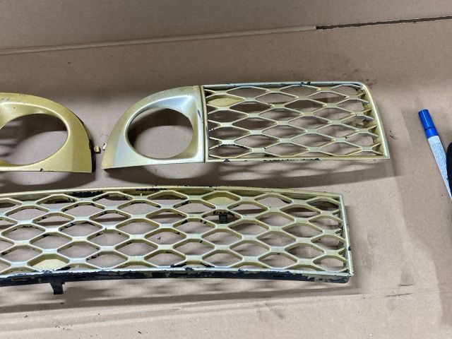 bontott AUDI A6 C5 Bal Ködlámpa Rács