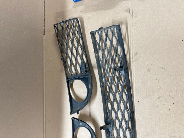 bontott AUDI A6 C5 Bal Ködlámpa Rács