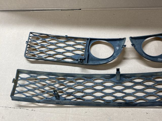 bontott AUDI A6 C5 Bal Ködlámpa Rács