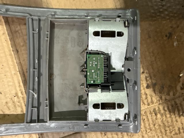 bontott AUDI A6 C5 Beltér Világítás Első