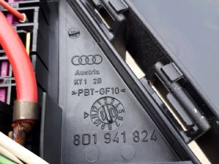 bontott AUDI A6 C5 Biztosítéktábla Utastér