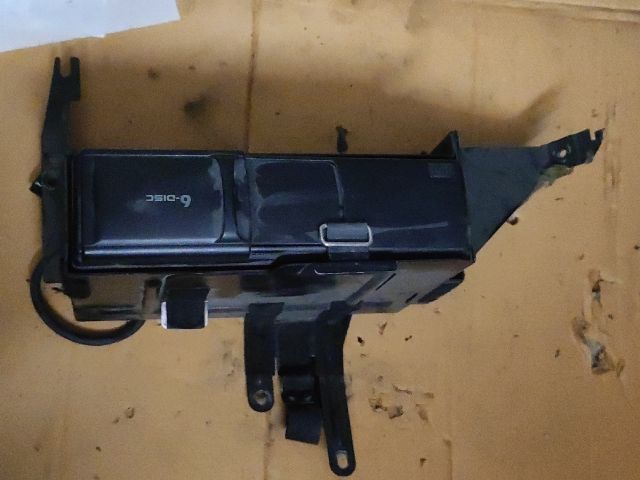 bontott AUDI A6 C5 CD / DVD Tár